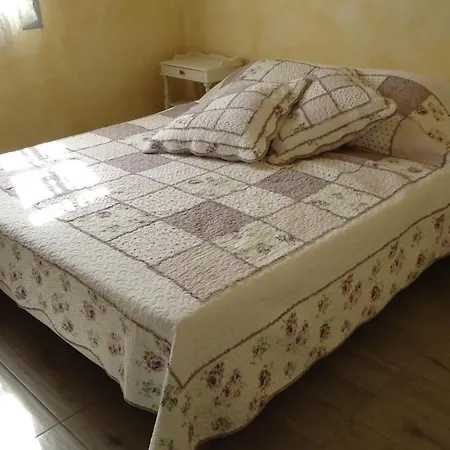 Joelle Et Daniel Bed & Breakfast